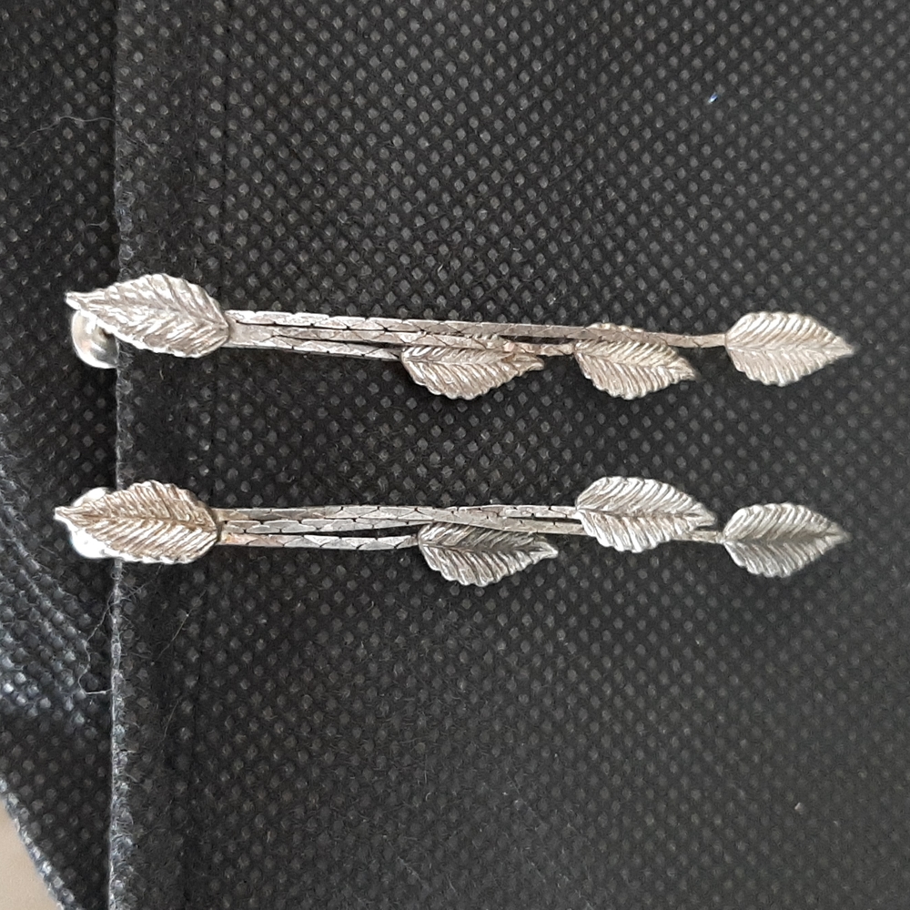 Beautiful Silver Tone Dangle Leaf Earrings